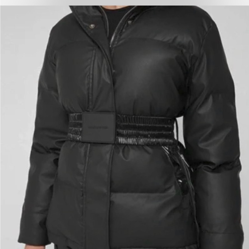 Maniere de voir Belted puffer coat